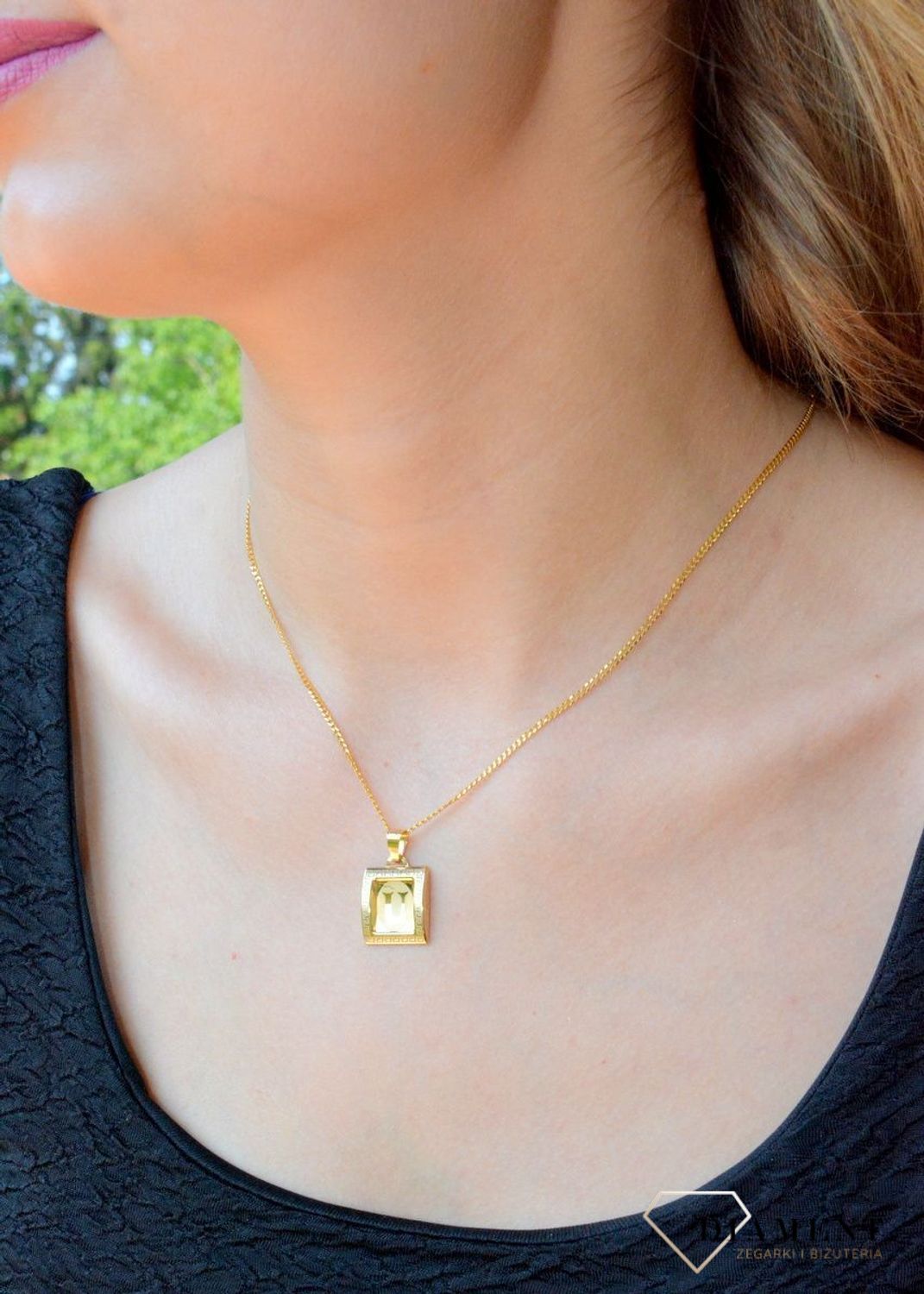 Złota zawieszka 585 literka U na papirusie DIA-ZAW-2575-585 S IV. Złoty wisiorek próby 585. Wisiorek literka na papirusie. Zawieszka złota do łańcuszka literka U. Literka zawieszka idealny pomysł na prezent.jpg